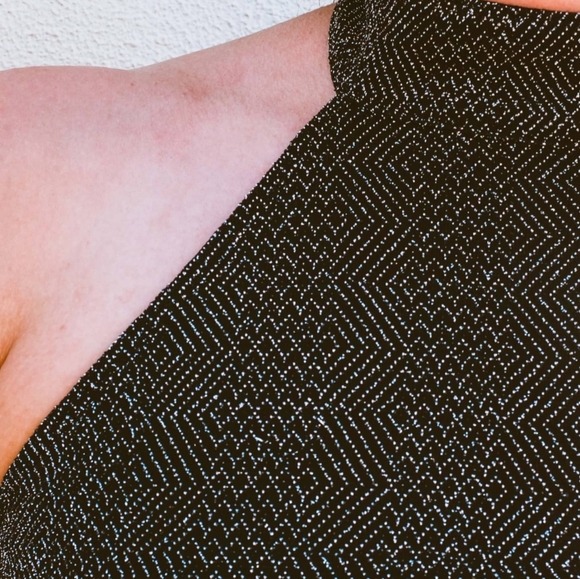 H&M geo black & silver racerback top w/ cut out - Picture 3 of 3